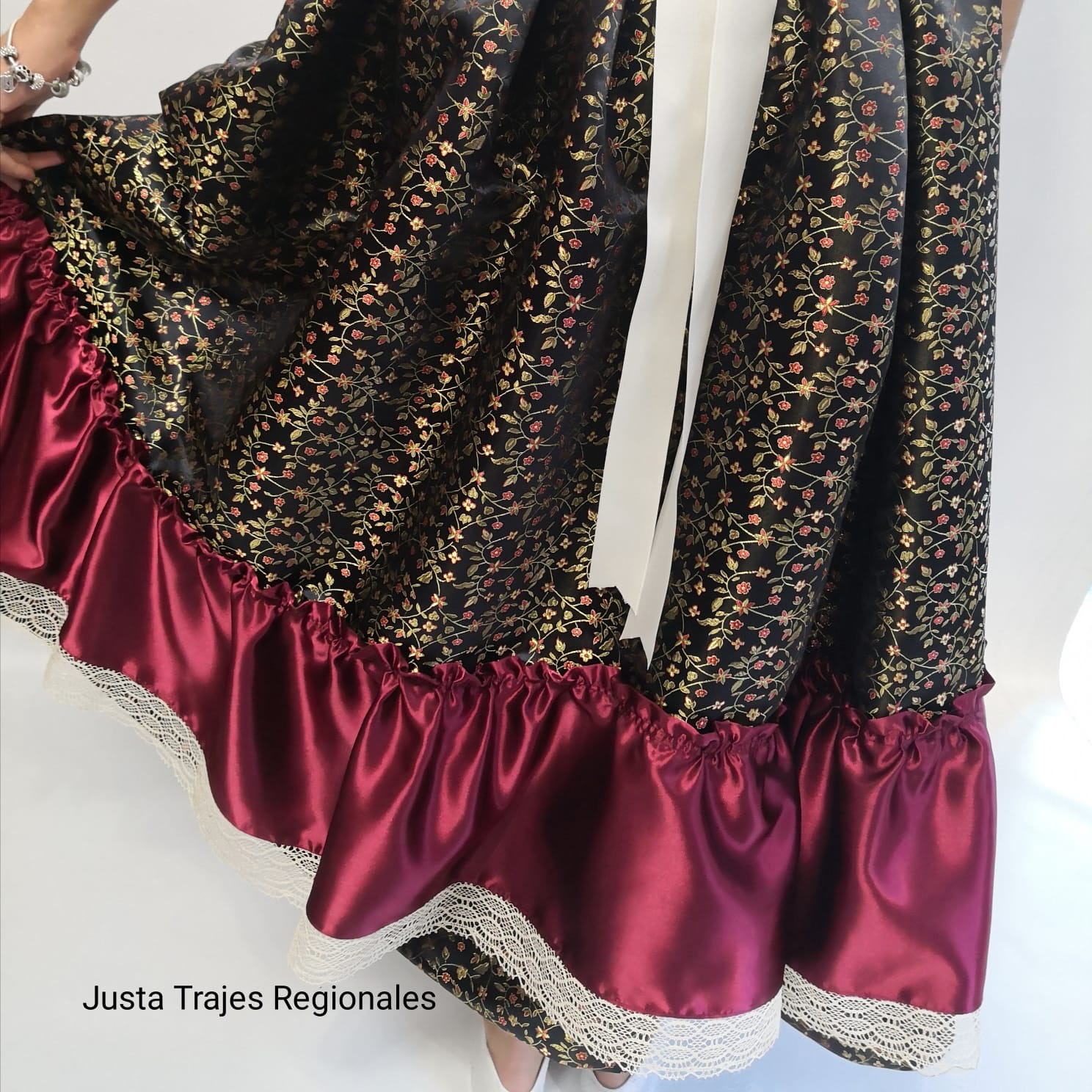 justa_traje_regionales_zagalejo_seda